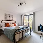 Stunning Two Bedroom Flat City Centre With Parking