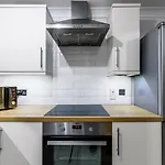 Stunning Two Bedroom Flat City Centre With Parking