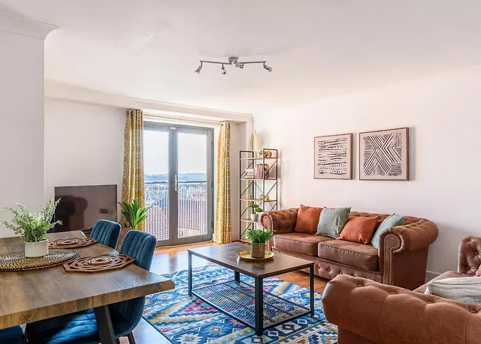 Stunning Two Bedroom Flat City Centre With Parking