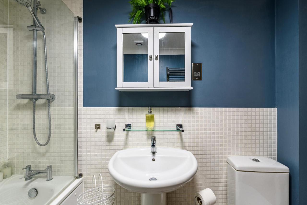 Stunning Two Bedroom Flat Centre With Parking Apartment