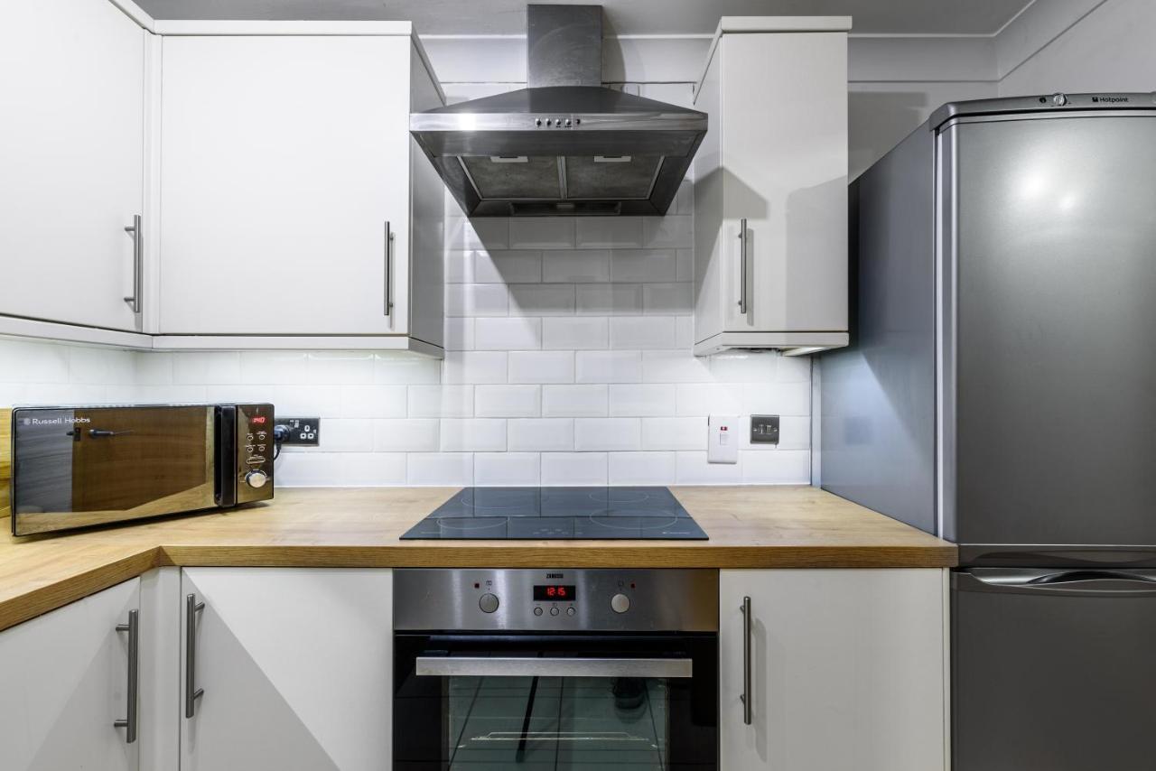 Stunning Two Bedroom Flat Centre With Parking Apartment