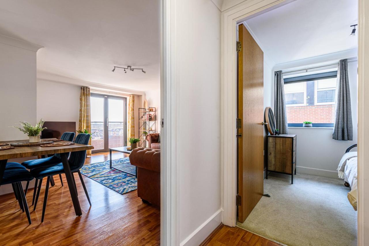 Stunning Two Bedroom Flat Centre With Parking Apartment *