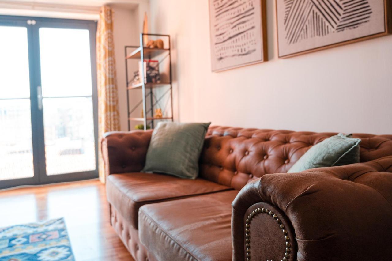 Stunning Two Bedroom Flat Centre With Parking Apartment *